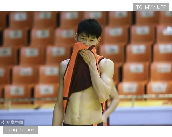 胡金秋家里装修得像豪宅，这身价普通人一辈子攒不来吧？